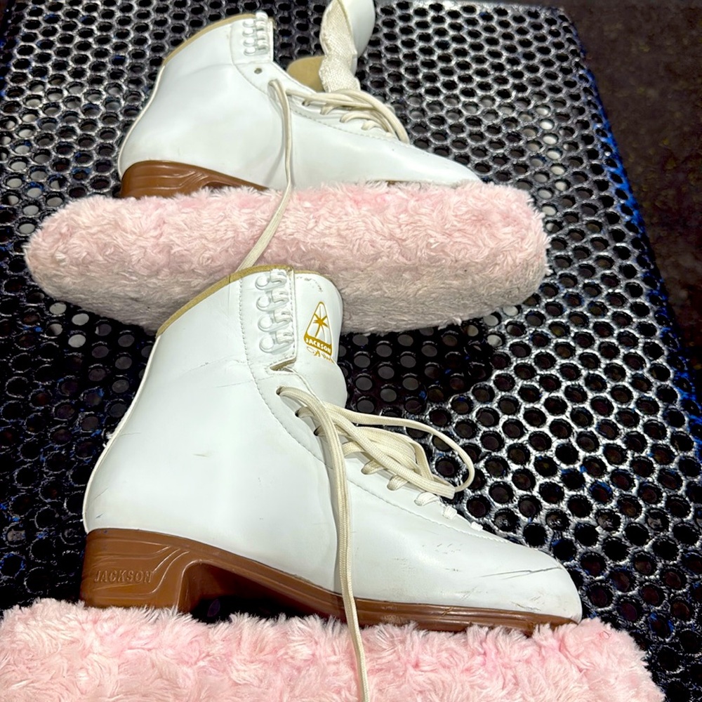 Jackson ARTISTE figure skates - USED